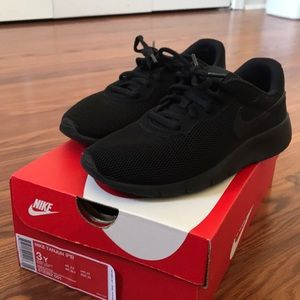 Nike | Shoes | Nike Tanjun Black 3y Eur 35 Worn 3 Times Indoors | Poshmark